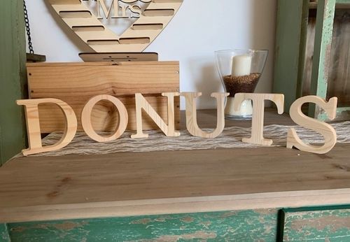 Donut Schriftzug Holz